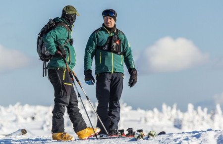 Červený odvolal šéfa KRNAP kvůli zakázce na oblečení