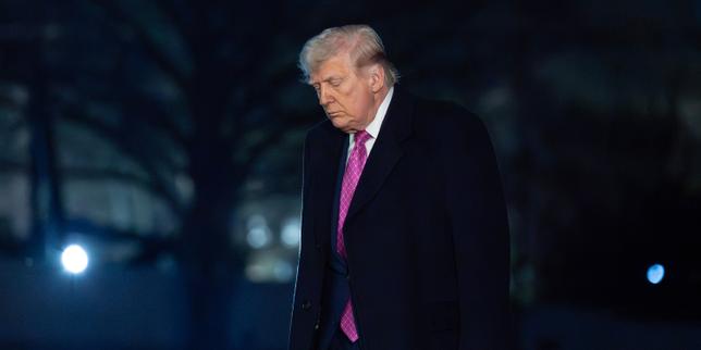 Trump menace l'Iran sur le détroit d'Ormuz en 2025