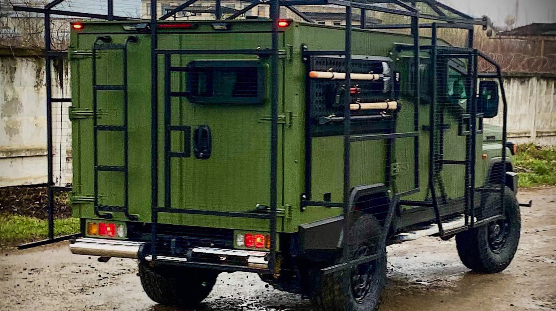 Німеччина передала Україні 5 броньованих медеваків