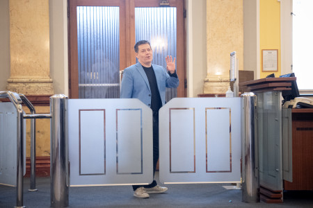 Nacher připravuje zrušení mediálních poplatků pro vybrané skupiny