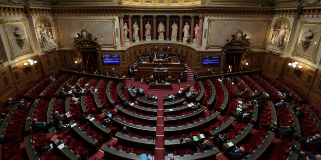 Sénat modifie loi interdiction réseaux sociaux 15 ans