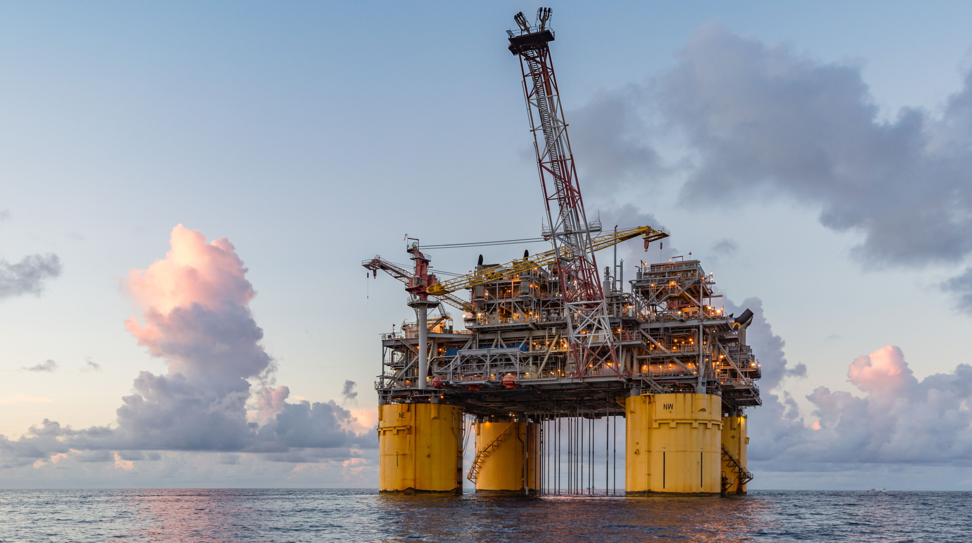 Трамп скасував екологічні обмеження для нафтовиків у затоці