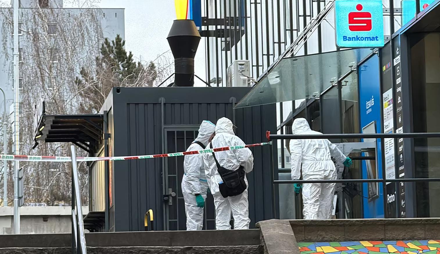 Прага пережила підрив двох банкоматів біля торгового центру