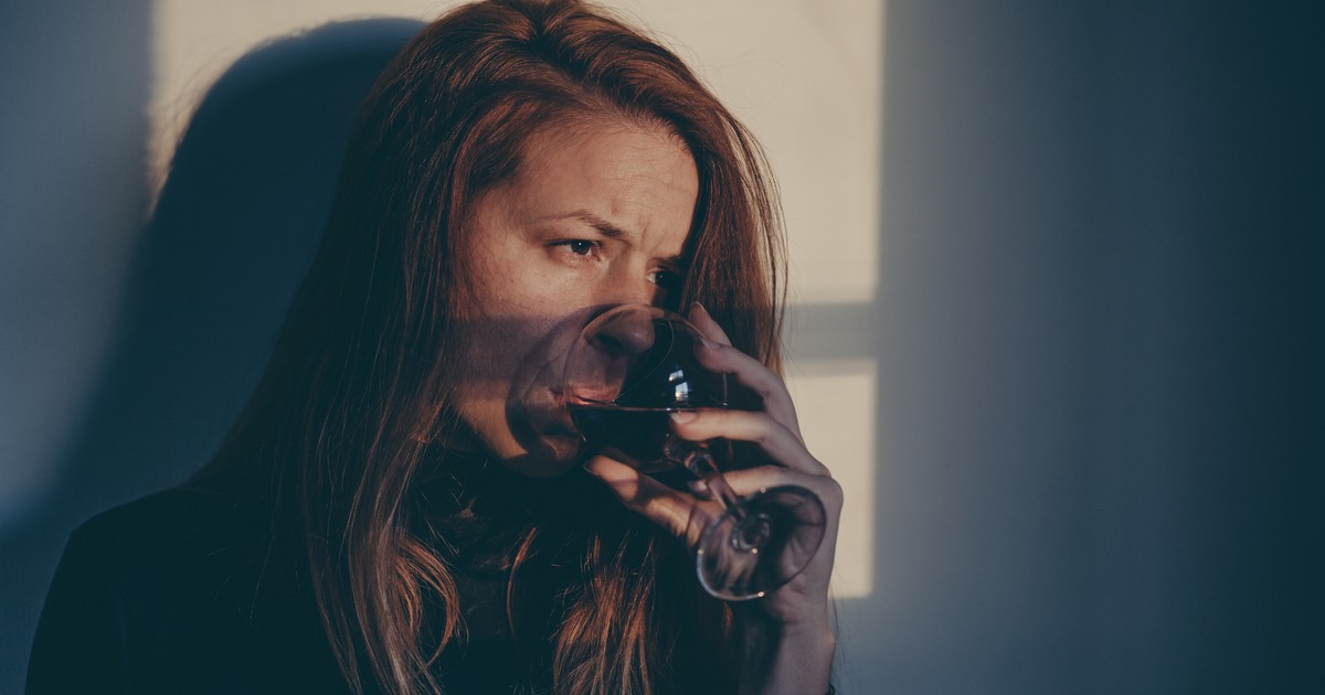 Polki piją w ukryciu - wzrost alkoholizmu wśród kobiet