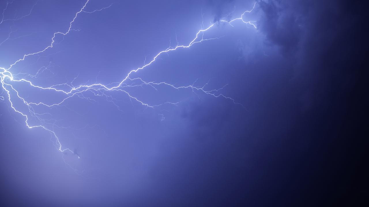 Polska w strefie burzowej - wyładowania i grad 5 stycznia