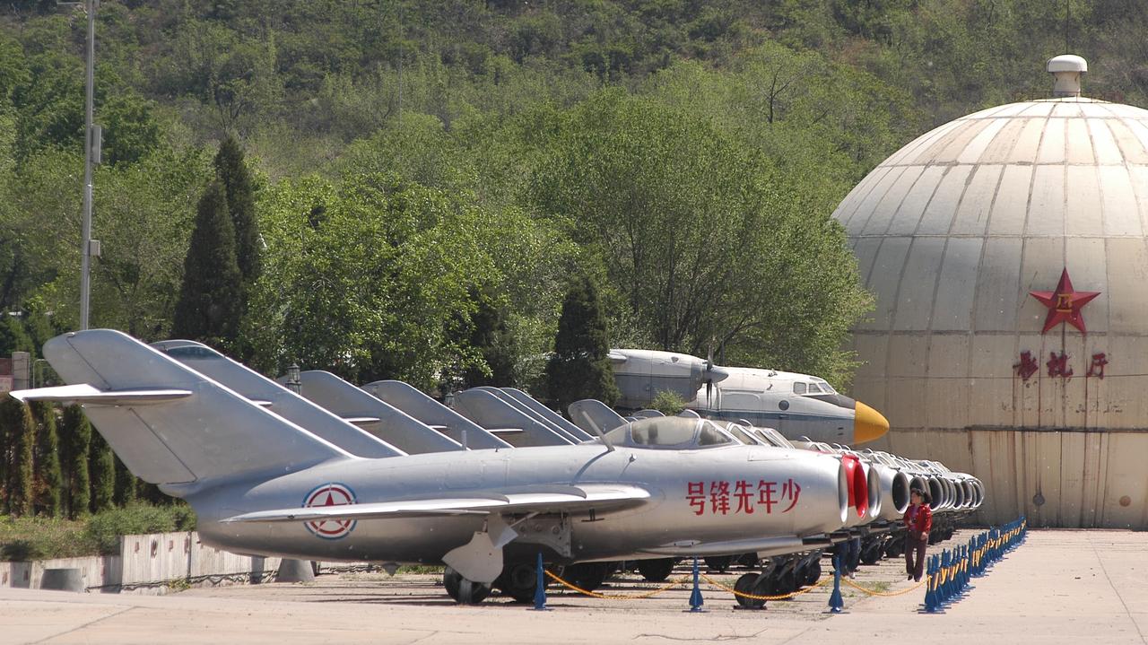 Chiny gromadzą setki myśliwców-zombie w bazie na Tajwan