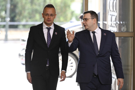 Szijjártó jednal jako sluha Ruska, varoval Lipavský