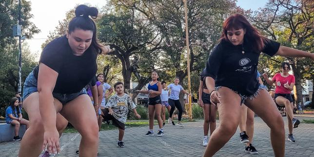 Argentine : les murgas renforcent cohésion sociale urbaine