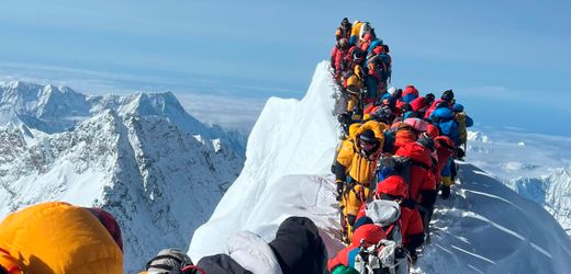 Mount Everest führt Fäkalienbeutel-Pflicht für Bergsteiger ein