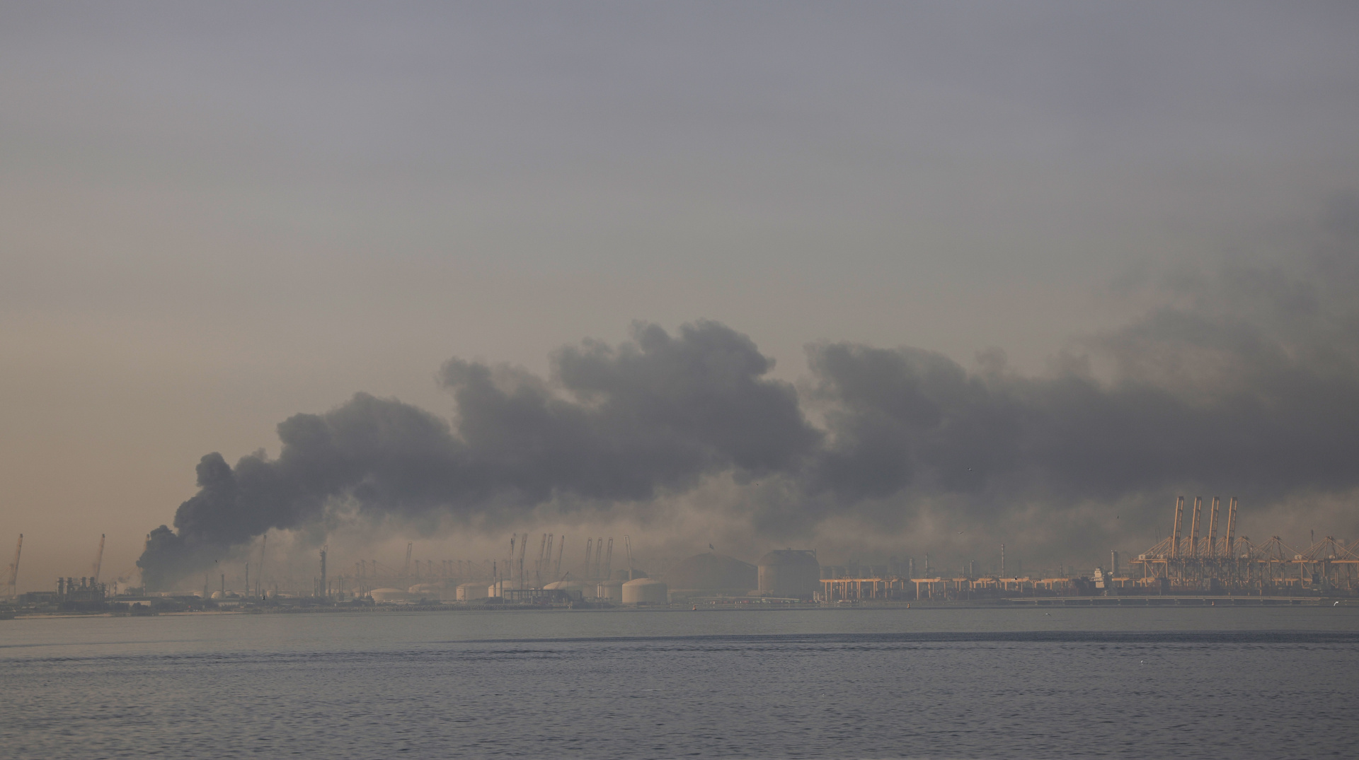 ОАЕ готують силовий варіант відкриття Ормузької протоки