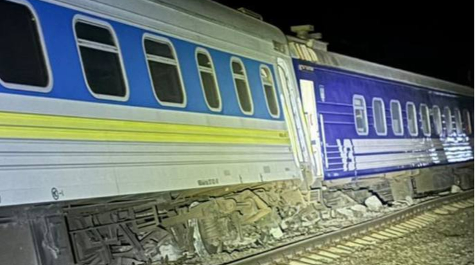 Харківщина: вантажівка зіткнулась з поїздом №21/22