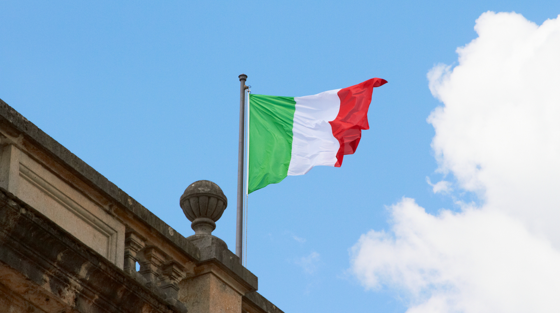 Італія підтвердила влучання ракети у штаб миротворців у Лівані